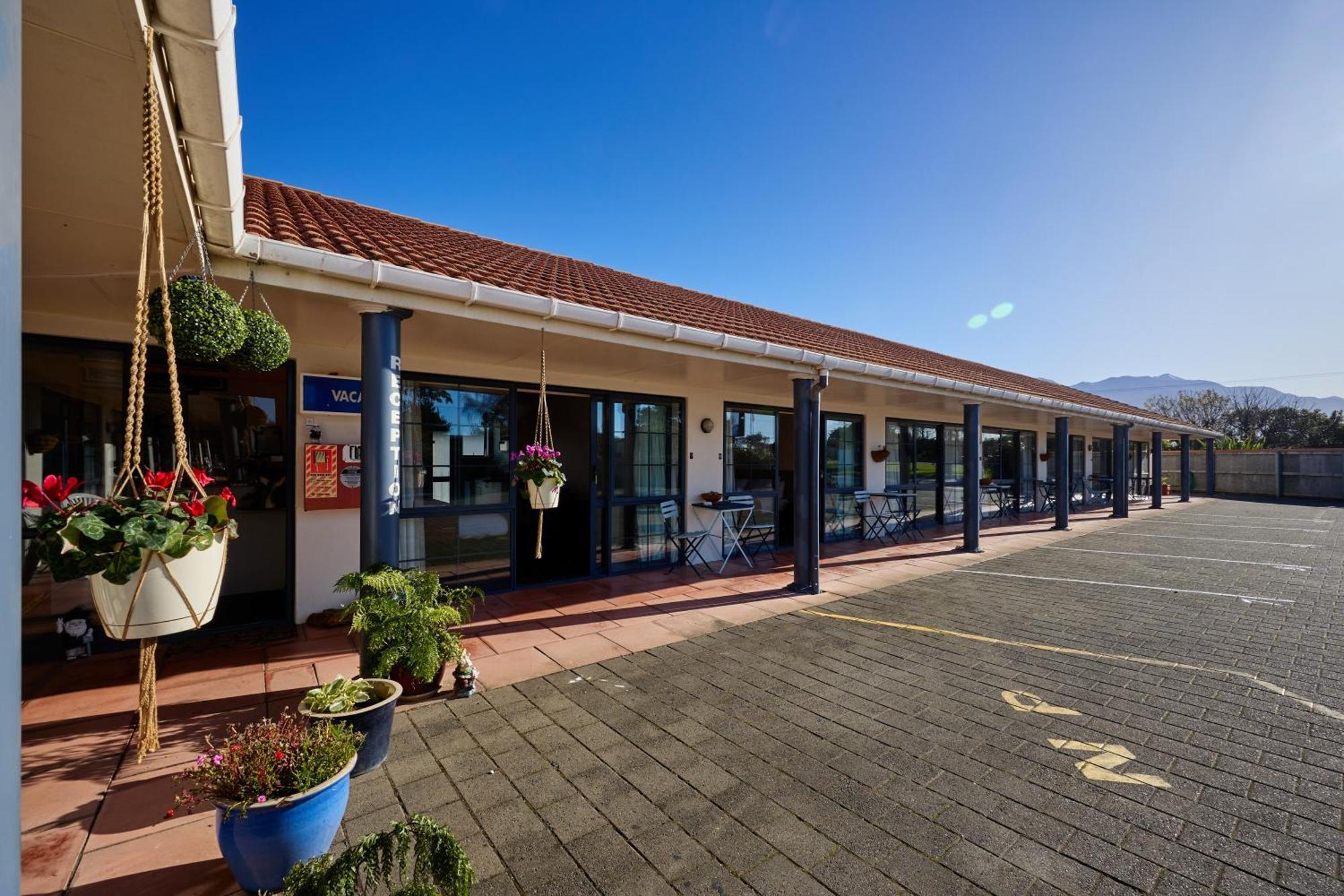 Mediterranean Motel Kaikoura Bagian luar foto